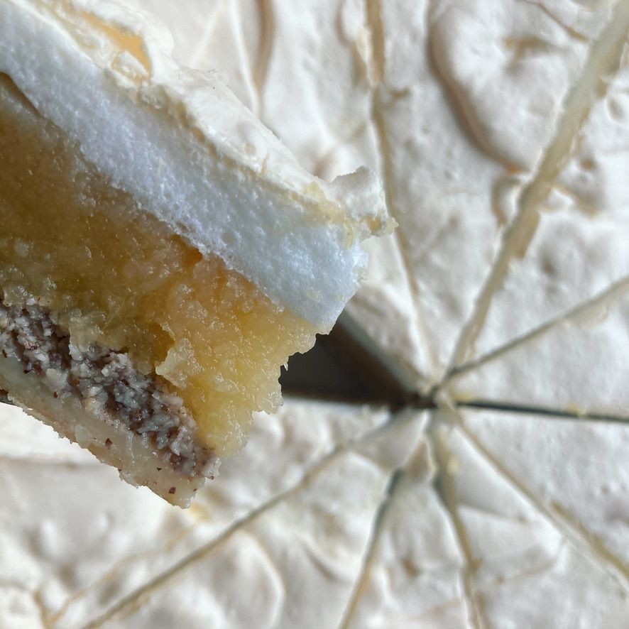 Meringuierter Apfel-Haselnuss-Kuchen.jpeg Meringuierter Apfel-Haselnuss-Kuchen
