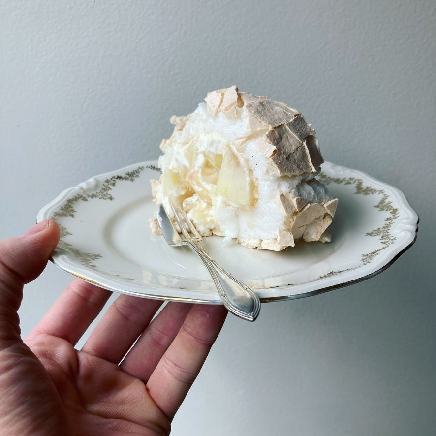 Apfel-Meringues-Roulade